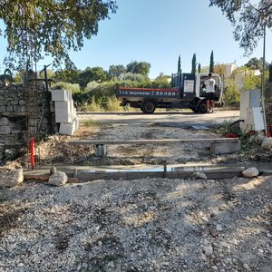 Terrassement plus création des deux poteaux, por la pose d'un portail d'une maison individuelle