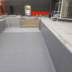 Rénovation d'une piscine + Création d'un pédiluve 17.34.42 (1)