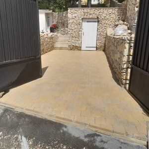 Pose de clôture souple, sur mur de clôture 2024-10-13 at 14.44.09 (2)