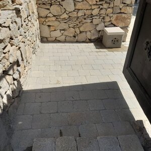 Pose de clôture souple, sur mur de clôture 2024-10-13 at 14.44.09