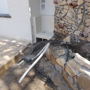 Pose de clôture souple, sur mur de clôture 2024-10-13 at 14.44.10 (1)