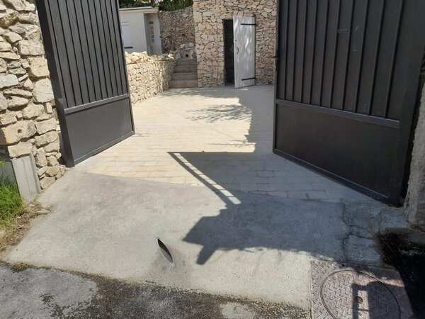 Pose de clôture souple, sur mur de clôture 2024-10-13 at 14.44.10 (4)