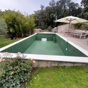 Rénovation de piscine débordement, avec revêtement en petit mosaïque 20