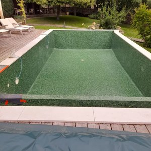 Rénovation de piscine débordement, avec revêtement en petit mosaïque 9