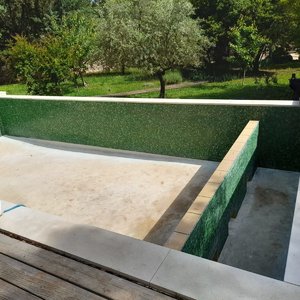 Rénovation de piscine débordement, avec revêtement en petit mosaïque 8