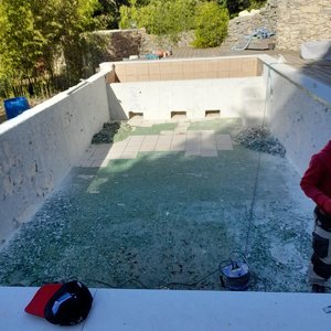 Rénovation de piscine débordement, avec revêtement en petit mosaïque 4