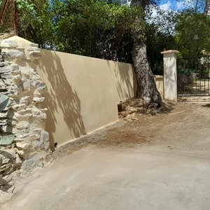 Création d'un mur de soutènement, en agglos à banche et finition en crepis 8